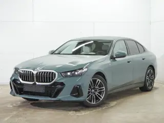 BMW 5 Serie 520i M-Sport | 19" | Driving Assistant Plus | Ventilatie | Harman Kardon |