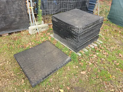 15 Rubber tegels 100 x 100 x 4 cm