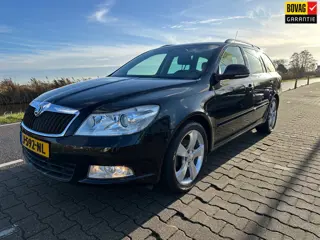 Skoda Octavia Combi 1.8 TSI Ambition, PDC, Trekhaak, Cruisecontrol, Climatcontrol, Stoelverwarming