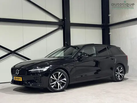 Volvo V60 2.0 T8 Recharge AWD R-Design | panorama | leder | trekhaak | black optiek |