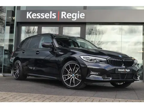BMW 3 Serie Touring 330e xDrive Individual Pano Memory HuD El.Haak Laser 360 ACC Ambient HiFi Keyles