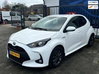 Toyota Yaris 1.5 Hybrid 115 Comfort / NAVIGATIE / CAMERA / STOELVERWARMING / LANE ASSIST