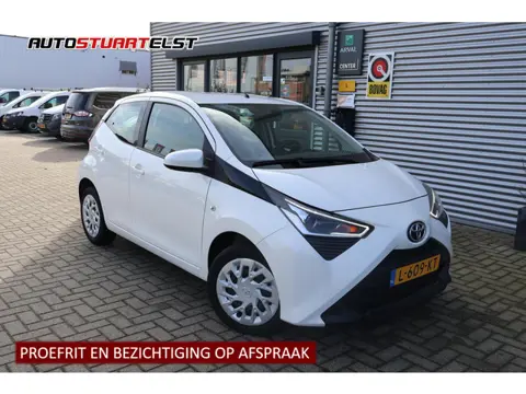 Toyota Aygo 1.0 VVT-i x-play 1e Eigenaar | Dealer Onderh | NAP | BTW | Camera | Navi via Carplay | A