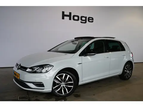 Volkswagen Golf 1.5 TSI R-Line Automaat Apple CarPlay Navigatie Panormadak Stoelverwarming Virtual C