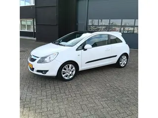 Opel Corsa 1.4-16V Color Edition