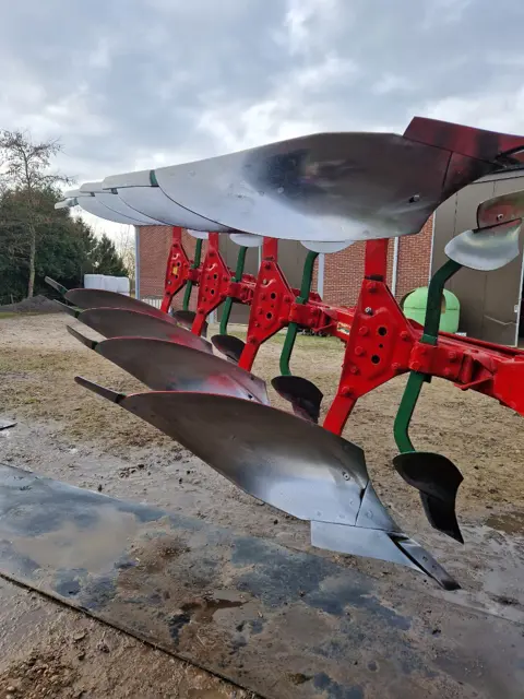 4 schaar kverneland wentelploeg (ploeg)