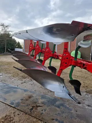 4 schaar kverneland wentelploeg (ploeg)