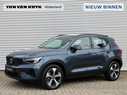 Volvo XC40 2.0 B4 Plus Dark Automaat /  Harman Kardon audio / Trekhaak / 19" velgen / Verwarmd voorr
