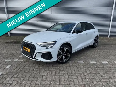 Audi A3 Sportback 40 TFSI e Edition S-line,Leder/Alcantara,Virtueel/Camera,Carplay,Navigatie,Cruisec