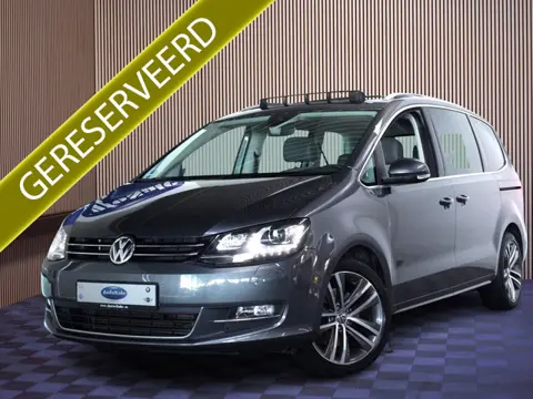 Volkswagen Sharan 2.0 TSI DSG 221pk Highline 6p 7p 1eEIG CARPLAY XENON CAMERA STOELVW '15