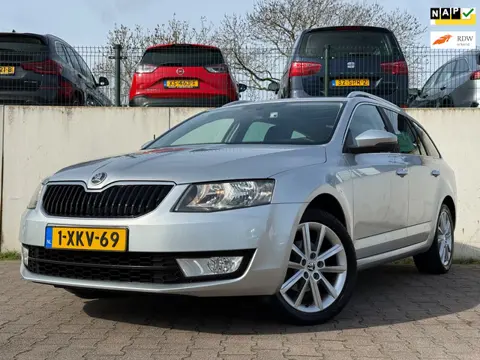 Skoda Octavia Combi 1.2 TSI Greentech Ambition Businessline/PANO/NAVI/CRUISE/KUIPSTOELEN/NIEUWE APK/