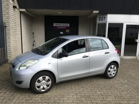 Toyota Yaris 1.0 VVTi Acces / 5 DEUREN / ZUINIG / AIRCO / APK SEPTEMBER 2026