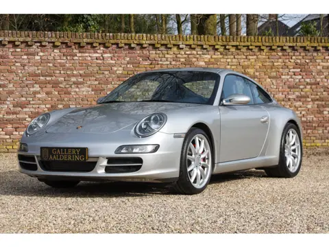 Porsche 911 997 Carrera S 3.8 Coupé "Six-speed manual gearbox" Livery in Arktissilber over dark blue