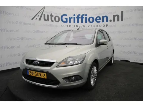 Ford Focus 1.6 Titanium met leer, klima, trekhaak, cruise, stoelverwarming enz. enz.