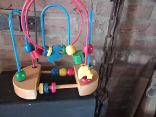 Kralenspiraal - kindje gaat op ontdekking uit