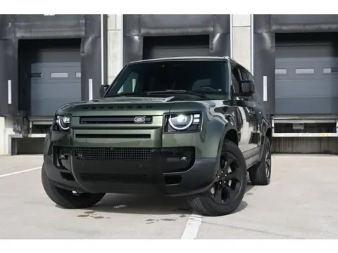 Land Rover Defender 110 2.0 P300e 110 Forest Edition