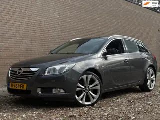 Opel Insignia Sports Tourer 2.8 T Sport 4x4 | Pano