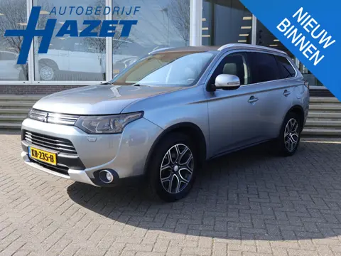 Mitsubishi Outlander 2.0 PHEV INSTYLE+ | SCHUIFDAK | TREKHAAK | ADAPTIVE CRUISE | CAMERA | 18 INCH |