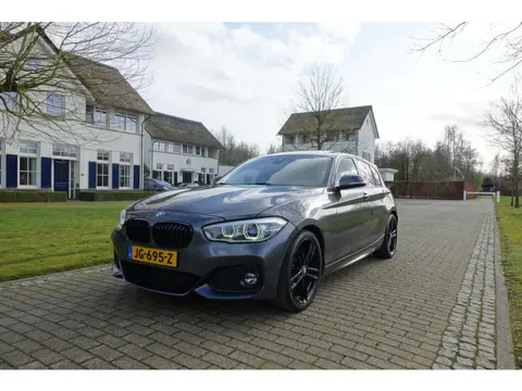 BMW 1-serie 120i M Sport | Harman Kardon | Schuif/kanteldak | Leder | Camera | DAB |
