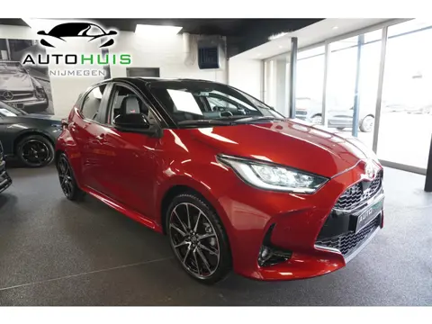 Toyota Yaris 1.5 Hybrid GR Sport Head up Alcantara Disctronic pdc voor en Achter jbl 18" lm