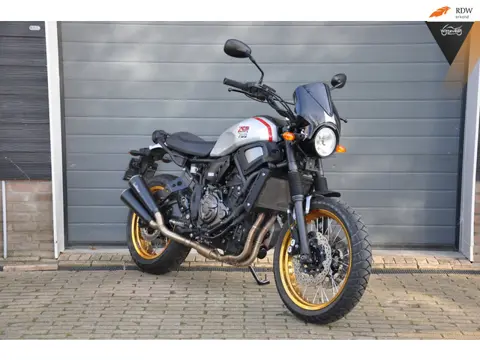 Yamaha XSR 700 Xtribute Spaakwielen, uitlaatsysteem, zadel