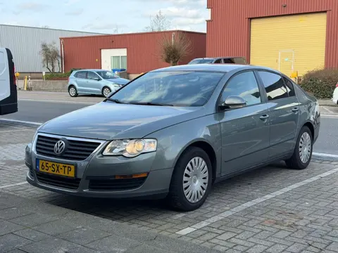 Volkswagen Passat 1.6 FSI 116PK Sedan Cruise Clima PDC
