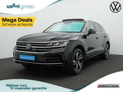 Volkswagen Touareg 3.0 TSi 381 pk tiptronic eHybrid 4MOTION Elegance | Panoramadak | Trekhaak | Nach