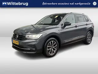 Volkswagen Tiguan 1.5 TSI DSG Life Business / Navigatie / Achteruitrij camera / Zwenkbare trekhaak /