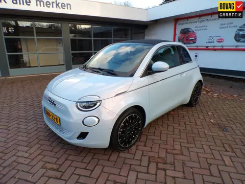 Fiat 500e - C La Prima 42 kWh Navi./Apple car play/Android/Lederen bekl./17"LMV/ParkeersensorenV+A/C