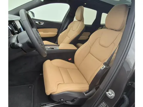 Volvo XC60 2.0 T6 Phev AWD Ultra Bright Luchtvering - 21” Wielen - Panorama dak - Lighting –Head up 
