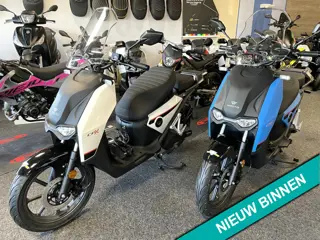VMoto CPx 45km Electrische Scooter BETAAL met in3