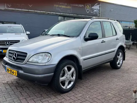 Mercedes-Benz M-klasse 320 V6 / Trekhaak 2650kg / Camera / Open dak / Zeer netjes!! weinig km!!