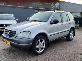 Mercedes-Benz M-klasse 320 V6 / Trekhaak 2650kg / Camera / Open dak / Zeer netjes!! weinig km!!