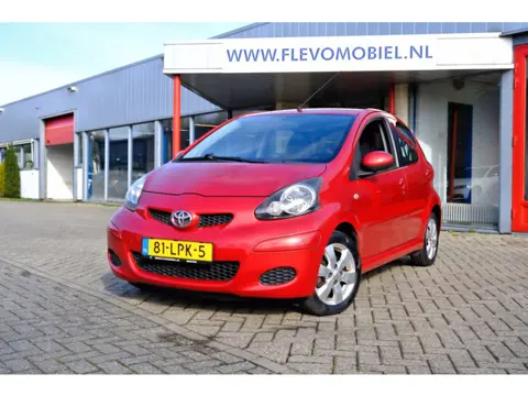 Toyota Aygo 1.0-12V Aspiration Red Aut. *63.606km!* Airco|LMV|Leder-Alcantara