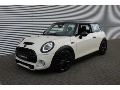 MINI Mini 2.0 Cooper S Chili Facelift (Sportleder Clima Camera HarmanKardon Full-Led 17InchLMV)