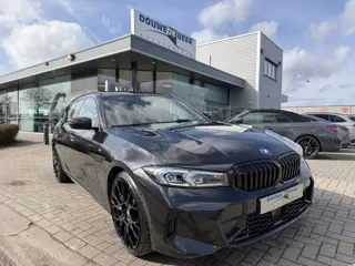 BMW 3 Serie Touring 330e xDrive M Sport Pano-Dak | Adapt. Cruise | M-Stoelen | HUD | Stoelverw.