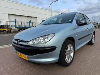 Peugeot 206 1.4 One-line /Airco/St.bkr/5 drs/Nieuwe APK