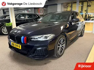 BMW 5-serie Touring 530e xDrive High Executive M-sport / leer / pano / navi / head-up / Apple carpla