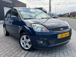 FORD FIESTA 1.25 TITANIUM 5-DEURS/ SPORTVELGEN nieuwe apk