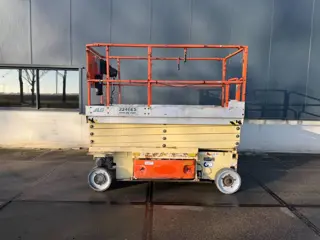 JLG 3246 ES Schaar hoogwerker 12 meter (bj 2013)