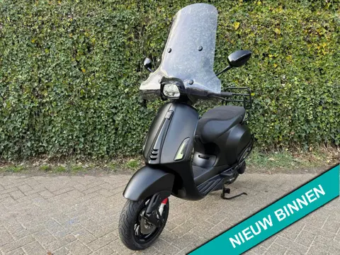 Vespa Sprint 50 E5 BLACK to BLACK TOP STAAT BETAAL met in3