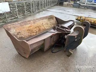 Eurosteel 2700 mm Q/C Hydraulic Tilting Excavator Bucket