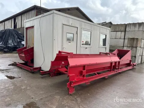 Sorting Cabin w/ Conveyor