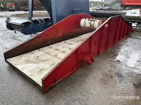 Aggregate Feeder