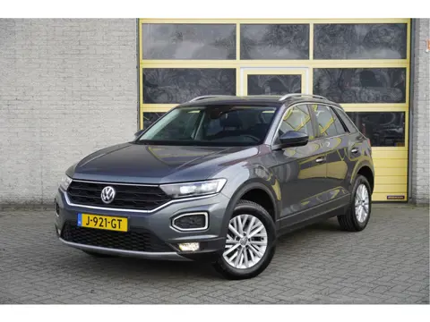 Volkswagen T-Roc 1.5 TSI 150PK! Automaat Style Business BJ2020 Lmv 16" | Led V+A | Pdc | Trekhaak af