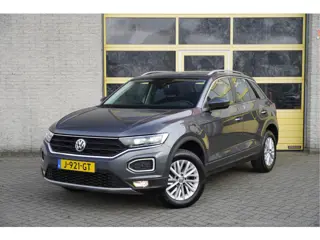 Volkswagen T-Roc 1.5 TSI 150PK! Automaat Style Business BJ2020 Lmv 16" | Led V+A | Pdc | Trekhaak af