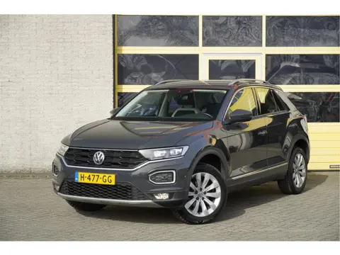 Volkswagen T-Roc 1.5 TSI 150PK! Automaat Sport BJ2020 Lmv 17" | Led V+A | Pdc | Trekhaak | App-Conne