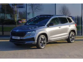Škoda Karoq 1.5 TSI 150 PK Automaat ACT Sportline Business, Panoramadak, Winterpakket, Adap. Cruise 