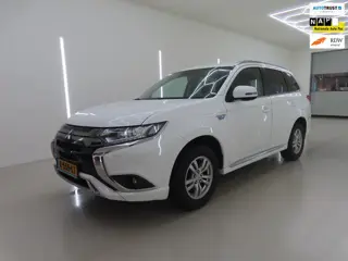Mitsubishi Outlander 2.4 PHEV Pure TREKHAAK |APPLE CARPLAY |