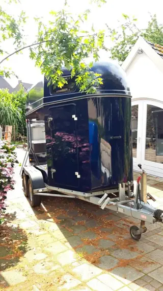 Paardentrailer te koop – Lichtgewicht, B-rijbewijs mogelijk!